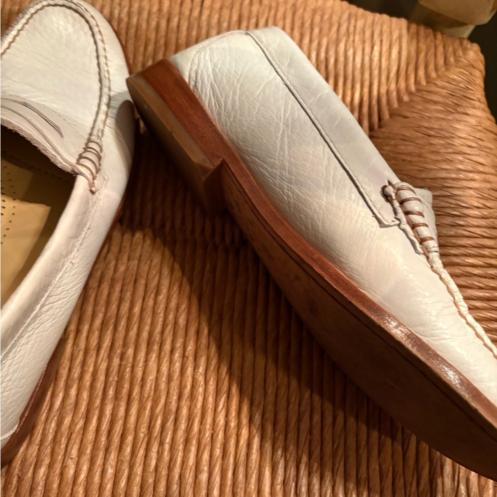 White Weejuns soft leather loafers for women by G.H Bass. - Picture 4 of 4
